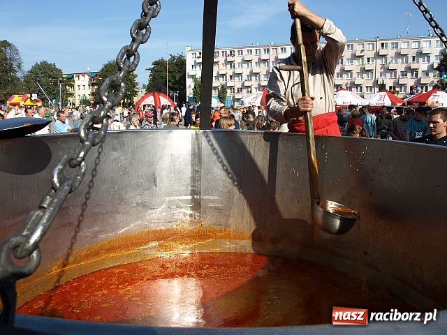 Zdjęcie w galerii na portalu naszraciborz.pl: Pożegnanie Lata - festyn na pl. Długosza  wiadomości z regionu
