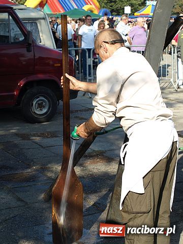 Zdjęcie w galerii na portalu naszraciborz.pl: Pożegnanie Lata - festyn na pl. Długosza  wiadomości z regionu