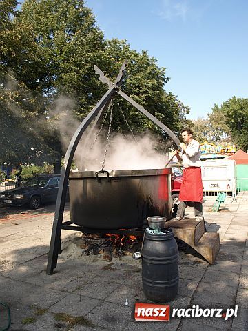 Zdjęcie w galerii na portalu naszraciborz.pl: Pożegnanie Lata - festyn na pl. Długosza  wiadomości z regionu