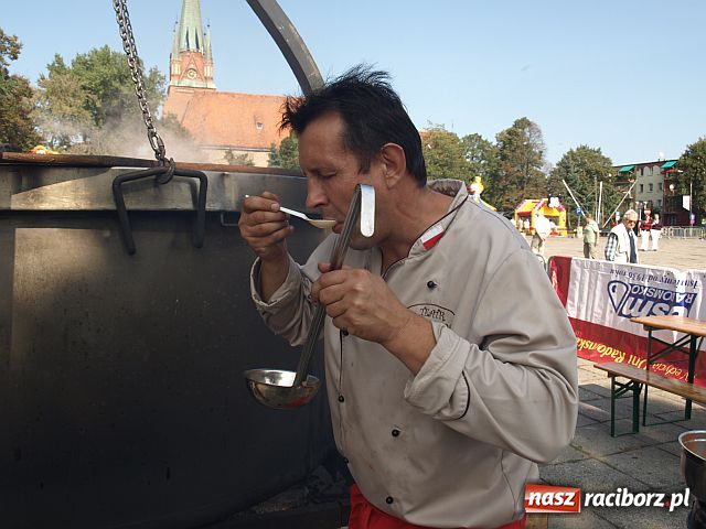 Zdjęcie w galerii na portalu naszraciborz.pl: Pożegnanie Lata - festyn na pl. Długosza  wiadomości z regionu