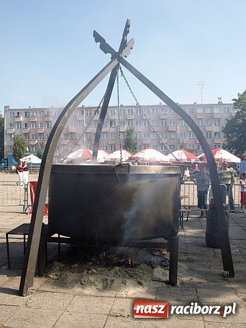Zdjęcie w galerii na portalu naszraciborz.pl: Pożegnanie Lata - festyn na pl. Długosza  wiadomości z regionu
