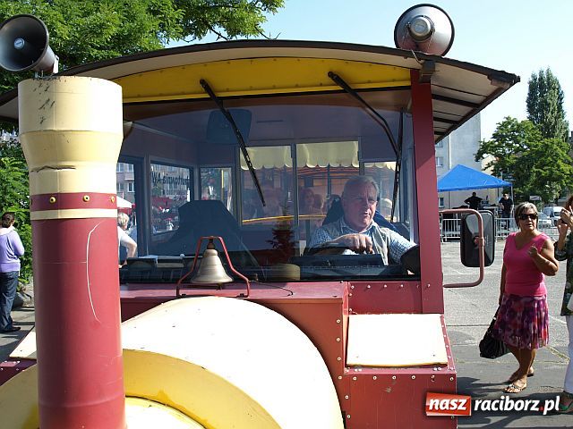 Zdjęcie w galerii na portalu naszraciborz.pl: Pożegnanie Lata - festyn na pl. Długosza  wiadomości z regionu