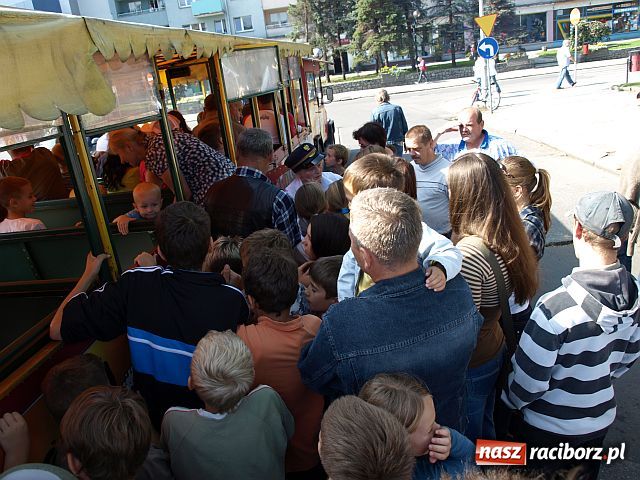 Zdjęcie w galerii na portalu naszraciborz.pl: Pożegnanie Lata - festyn na pl. Długosza  wiadomości z regionu