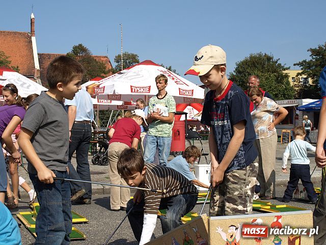 Zdjęcie w galerii na portalu naszraciborz.pl: Pożegnanie Lata - festyn na pl. Długosza  wiadomości z regionu