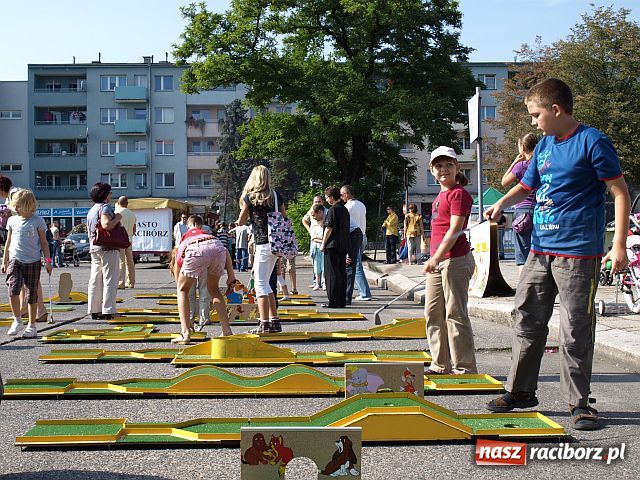 Zdjęcie w galerii na portalu naszraciborz.pl: Pożegnanie Lata - festyn na pl. Długosza  wiadomości z regionu