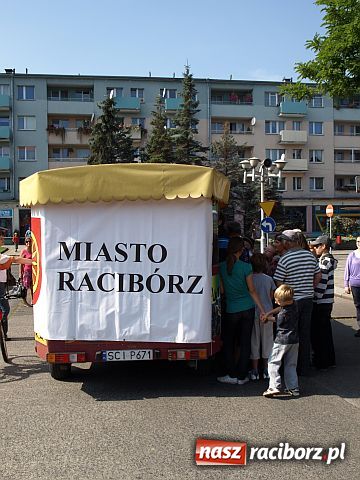 Zdjęcie w galerii na portalu naszraciborz.pl: Pożegnanie Lata - festyn na pl. Długosza  wiadomości z regionu