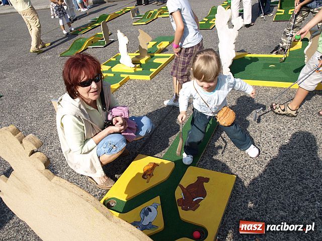 Zdjęcie w galerii na portalu naszraciborz.pl: Pożegnanie Lata - festyn na pl. Długosza  wiadomości z regionu