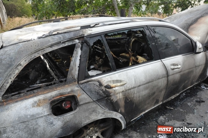 Zdjęcie w galerii na portalu naszraciborz.pl: 50 tys. zł strat po pożarze samochodu! Weekendowe działania strażaków wiadomości z regionu