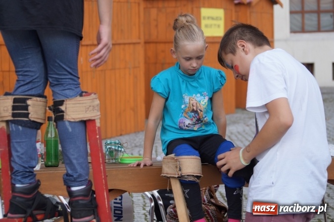 Zdjęcie w galerii na portalu naszraciborz.pl: Nazwa zobowiązuje! Czym Nędza bogata! po raz drugi na zamku wiadomości z regionu