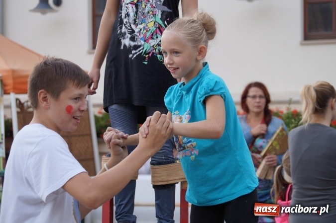 Zdjęcie w galerii na portalu naszraciborz.pl: Nazwa zobowiązuje! Czym Nędza bogata! po raz drugi na zamku wiadomości z regionu