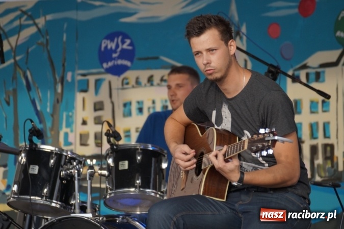 Zdjęcie w galerii na portalu naszraciborz.pl: Nazwa zobowiązuje! Czym Nędza bogata! po raz drugi na zamku wiadomości z regionu