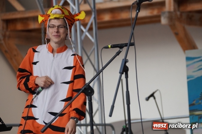 Zdjęcie w galerii na portalu naszraciborz.pl: Nazwa zobowiązuje! Czym Nędza bogata! po raz drugi na zamku wiadomości z regionu