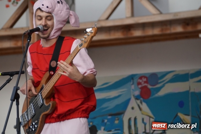 Zdjęcie w galerii na portalu naszraciborz.pl: Nazwa zobowiązuje! Czym Nędza bogata! po raz drugi na zamku wiadomości z regionu