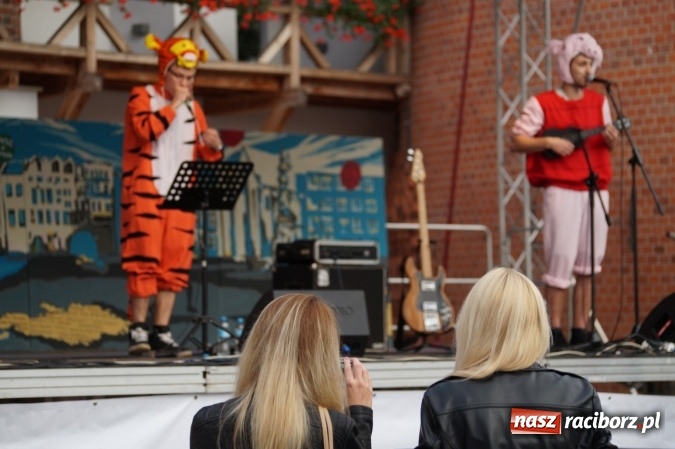 Zdjęcie w galerii na portalu naszraciborz.pl: Nazwa zobowiązuje! Czym Nędza bogata! po raz drugi na zamku wiadomości z regionu