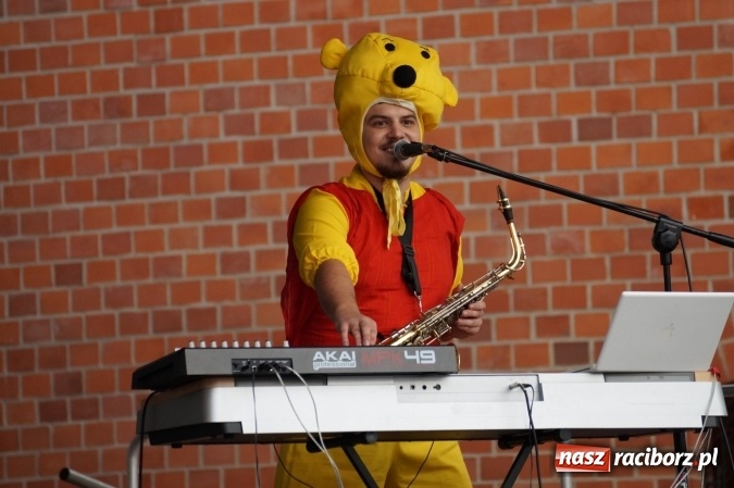 Zdjęcie w galerii na portalu naszraciborz.pl: Nazwa zobowiązuje! Czym Nędza bogata! po raz drugi na zamku wiadomości z regionu