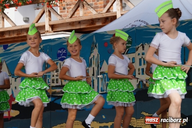 Zdjęcie w galerii na portalu naszraciborz.pl: Nazwa zobowiązuje! Czym Nędza bogata! po raz drugi na zamku wiadomości z regionu