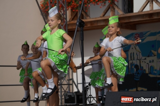 Zdjęcie w galerii na portalu naszraciborz.pl: Nazwa zobowiązuje! Czym Nędza bogata! po raz drugi na zamku wiadomości z regionu