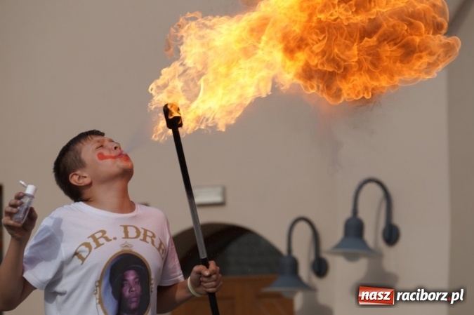 Zdjęcie w galerii na portalu naszraciborz.pl: Nazwa zobowiązuje! Czym Nędza bogata! po raz drugi na zamku wiadomości z regionu