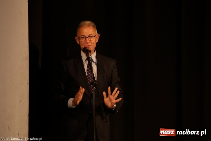 Zdjęcie w galerii na portalu naszraciborz.pl: Najlepsi uczniowie odebrali miejskie stypendia wiadomości z regionu