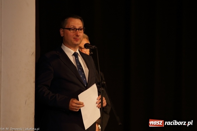 Zdjęcie w galerii na portalu naszraciborz.pl: Najlepsi uczniowie odebrali miejskie stypendia wiadomości z regionu