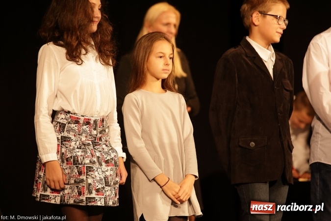 Zdjęcie w galerii na portalu naszraciborz.pl: Najlepsi uczniowie odebrali miejskie stypendia wiadomości z regionu