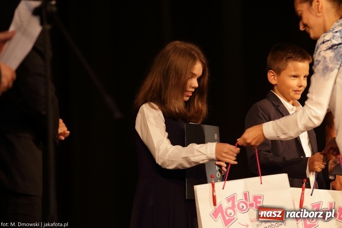 Zdjęcie w galerii na portalu naszraciborz.pl: Najlepsi uczniowie odebrali miejskie stypendia wiadomości z regionu