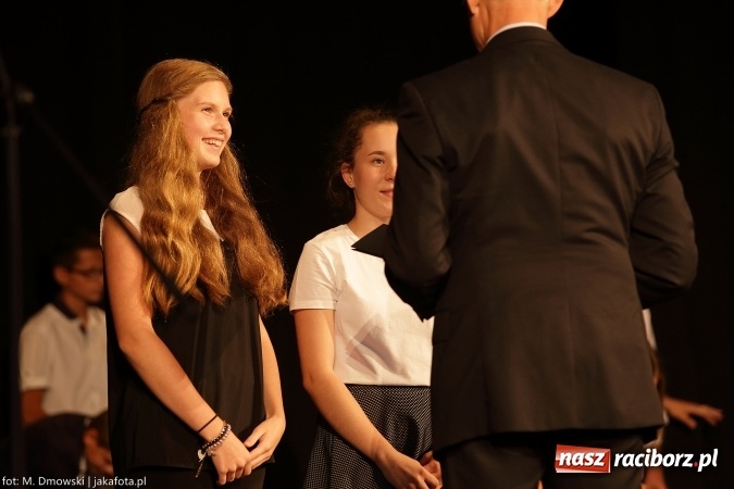 Zdjęcie w galerii na portalu naszraciborz.pl: Najlepsi uczniowie odebrali miejskie stypendia wiadomości z regionu