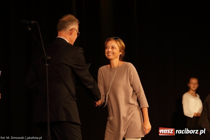 Zdjęcie w galerii na portalu naszraciborz.pl: Najlepsi uczniowie odebrali miejskie stypendia wiadomości z regionu