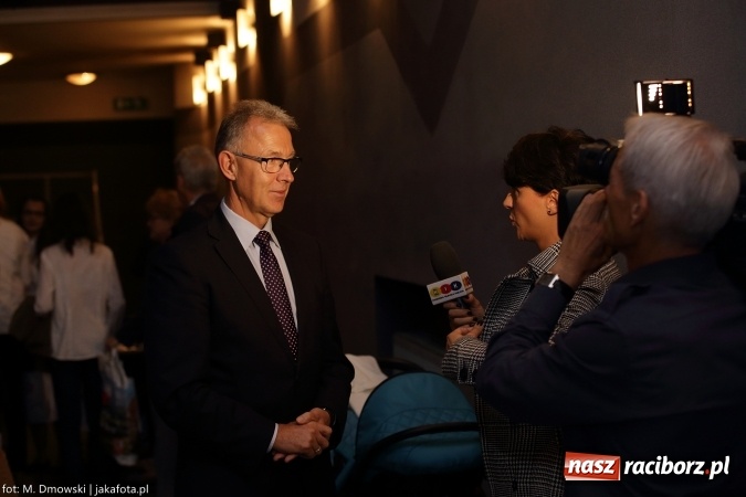 Zdjęcie w galerii na portalu naszraciborz.pl: Najlepsi uczniowie odebrali miejskie stypendia wiadomości z regionu