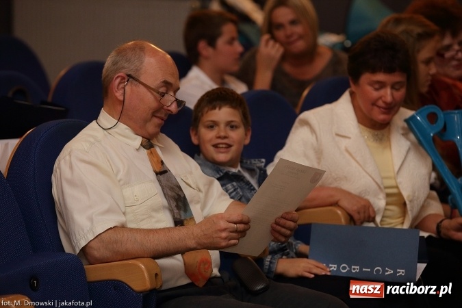 Zdjęcie w galerii na portalu naszraciborz.pl: Najlepsi uczniowie odebrali miejskie stypendia wiadomości z regionu