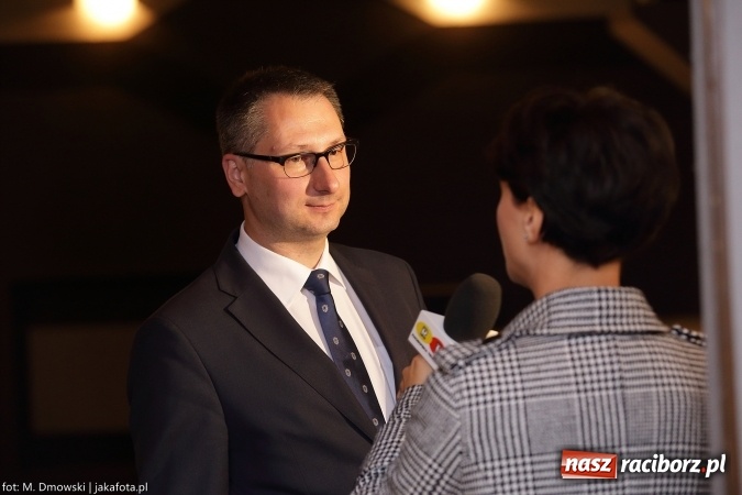 Zdjęcie w galerii na portalu naszraciborz.pl: Najlepsi uczniowie odebrali miejskie stypendia wiadomości z regionu