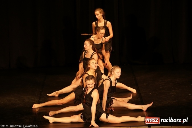 Zdjęcie w galerii na portalu naszraciborz.pl: Najlepsi uczniowie odebrali miejskie stypendia wiadomości z regionu