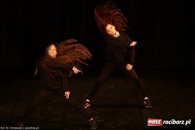 Zdjęcie w galerii na portalu naszraciborz.pl: Najlepsi uczniowie odebrali miejskie stypendia wiadomości z regionu