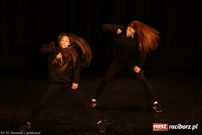 Zdjęcie w galerii na portalu naszraciborz.pl: Najlepsi uczniowie odebrali miejskie stypendia wiadomości z regionu