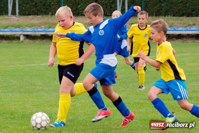 Zdjęcie w galerii na portalu naszraciborz.pl: Orliki: Spóźniona Stal lepsza od Markowic. Cztery gole Romana Podolca wiadomości z regionu