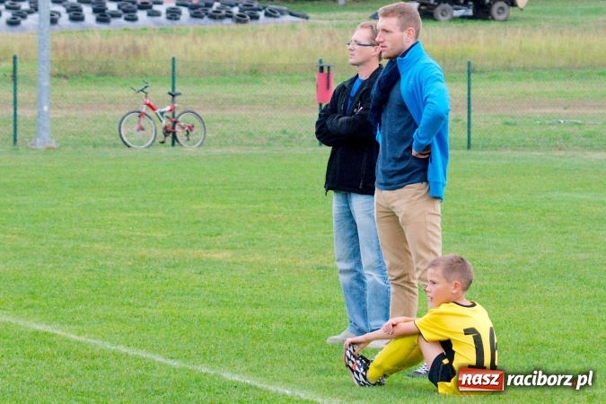 Zdjęcie w galerii na portalu naszraciborz.pl: Orliki: Spóźniona Stal lepsza od Markowic. Cztery gole Romana Podolca wiadomości z regionu