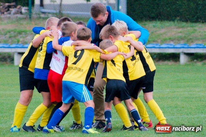 Zdjęcie w galerii na portalu naszraciborz.pl: Orliki: Spóźniona Stal lepsza od Markowic. Cztery gole Romana Podolca wiadomości z regionu