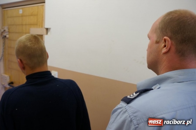 Zdjęcie w galerii na portalu naszraciborz.pl: Za uszkodzenie baneru mogą spędzić nawet 5 lat za kratkami! wiadomości z regionu