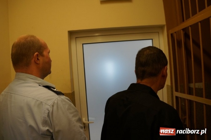 Zdjęcie w galerii na portalu naszraciborz.pl: Za uszkodzenie baneru mogą spędzić nawet 5 lat za kratkami! wiadomości z regionu