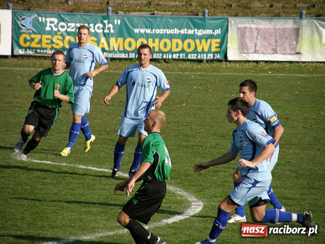 Zdjęcie w galerii na portalu naszraciborz.pl: W meczu siódmej kolejki - siedem goli na Srebrnej wiadomości z regionu