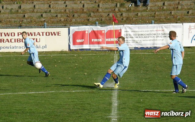 Zdjęcie w galerii na portalu naszraciborz.pl: W meczu siódmej kolejki - siedem goli na Srebrnej wiadomości z regionu