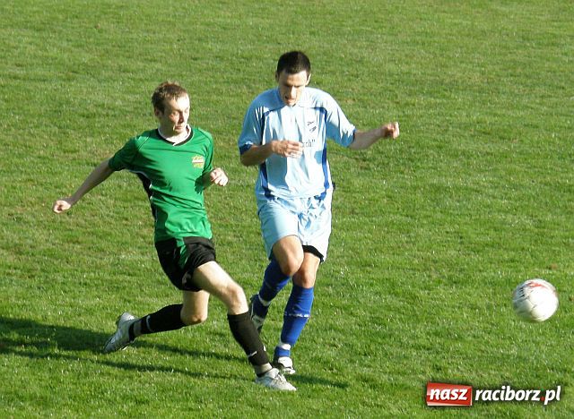 Zdjęcie w galerii na portalu naszraciborz.pl: W meczu siódmej kolejki - siedem goli na Srebrnej wiadomości z regionu