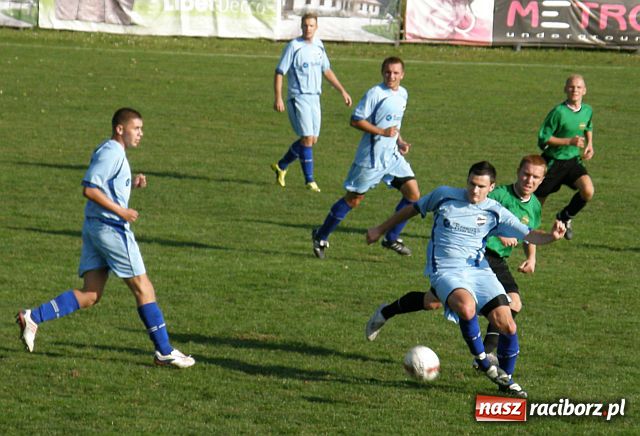 Zdjęcie w galerii na portalu naszraciborz.pl: W meczu siódmej kolejki - siedem goli na Srebrnej wiadomości z regionu