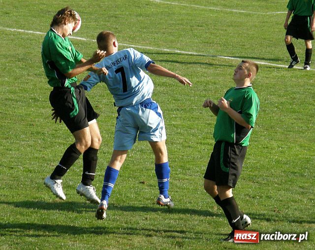 Zdjęcie w galerii na portalu naszraciborz.pl: W meczu siódmej kolejki - siedem goli na Srebrnej wiadomości z regionu
