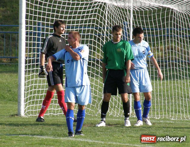 Zdjęcie w galerii na portalu naszraciborz.pl: W meczu siódmej kolejki - siedem goli na Srebrnej wiadomości z regionu