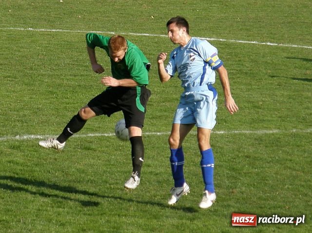 Zdjęcie w galerii na portalu naszraciborz.pl: W meczu siódmej kolejki - siedem goli na Srebrnej wiadomości z regionu
