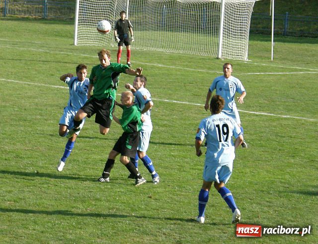 Zdjęcie w galerii na portalu naszraciborz.pl: W meczu siódmej kolejki - siedem goli na Srebrnej wiadomości z regionu