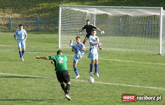 Zdjęcie w galerii na portalu naszraciborz.pl: W meczu siódmej kolejki - siedem goli na Srebrnej wiadomości z regionu