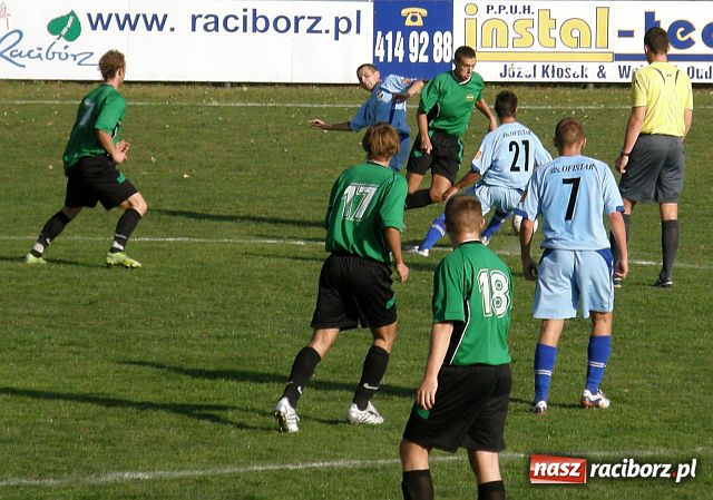 Zdjęcie w galerii na portalu naszraciborz.pl: W meczu siódmej kolejki - siedem goli na Srebrnej wiadomości z regionu