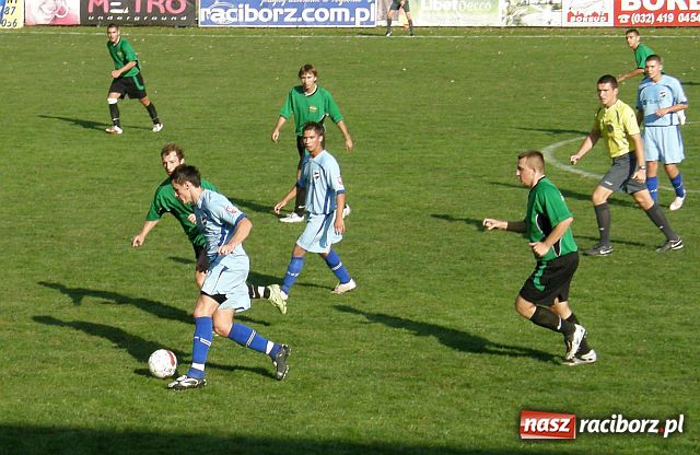 Zdjęcie w galerii na portalu naszraciborz.pl: W meczu siódmej kolejki - siedem goli na Srebrnej wiadomości z regionu